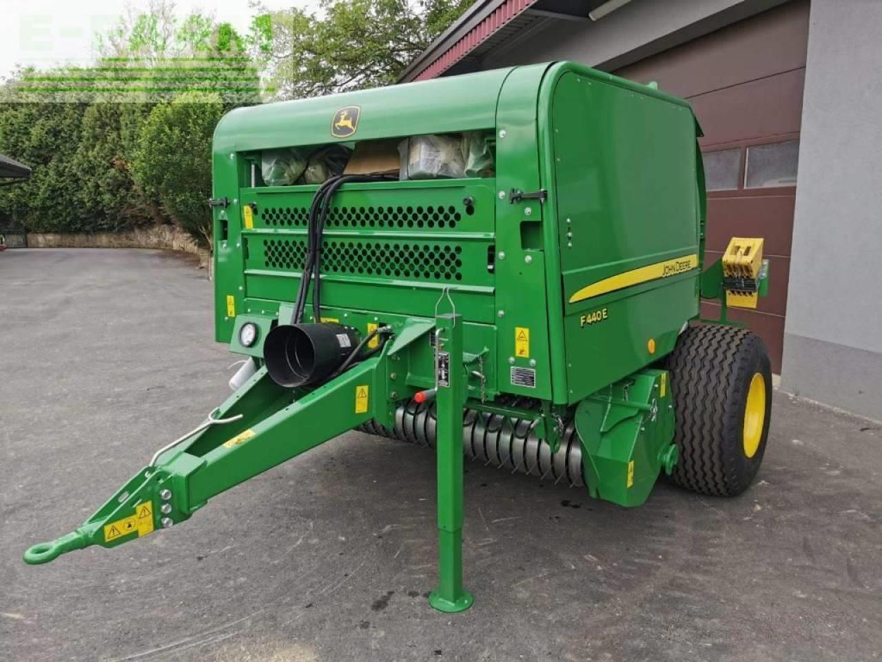 John Deere f440e - Square baler: picture 2 John Deere f440e - Square baler: picture 2
