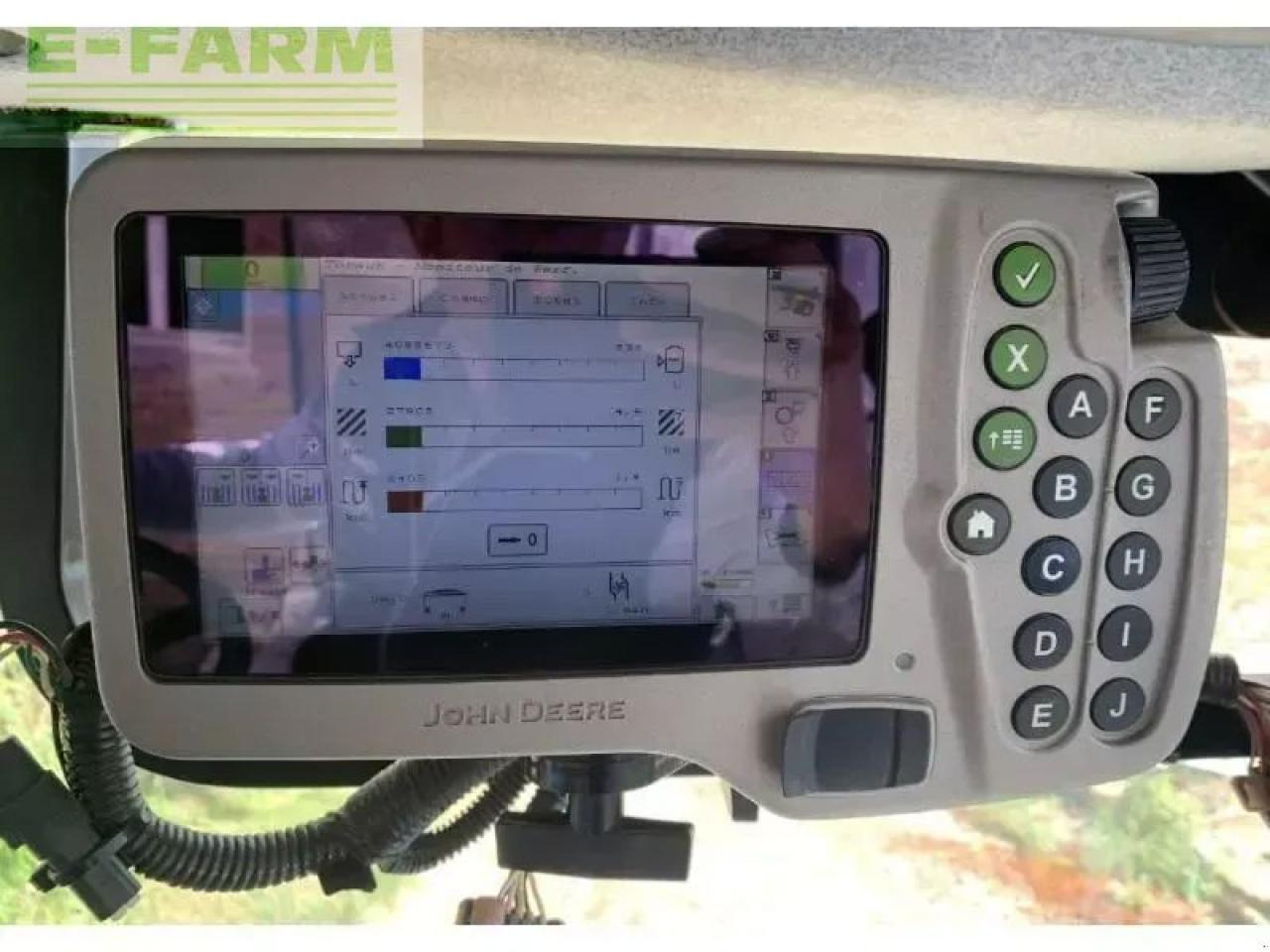 John Deere m900 - Trailed sprayer: picture 5 John Deere m900 - Trailed sprayer: picture 5