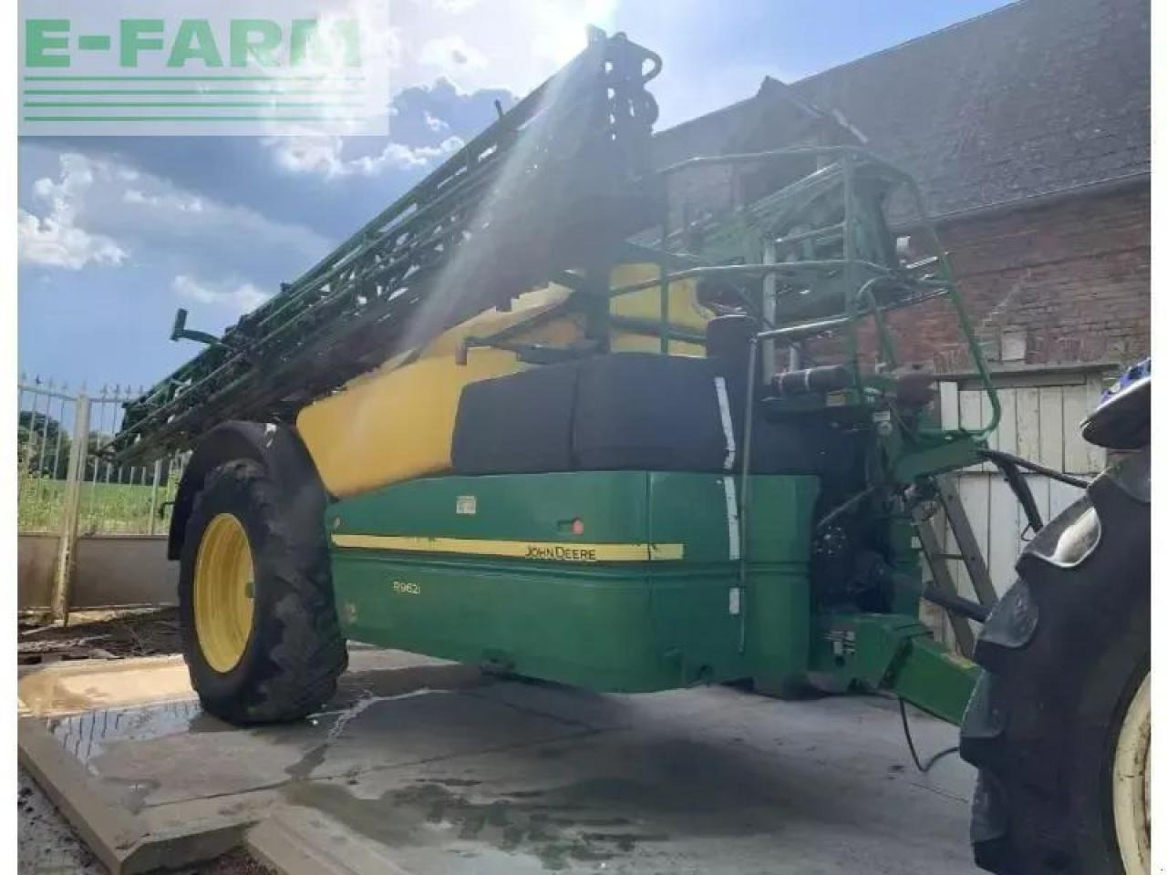 John Deere m900 - Trailed sprayer: picture 1 John Deere m900 - Trailed sprayer: picture 1