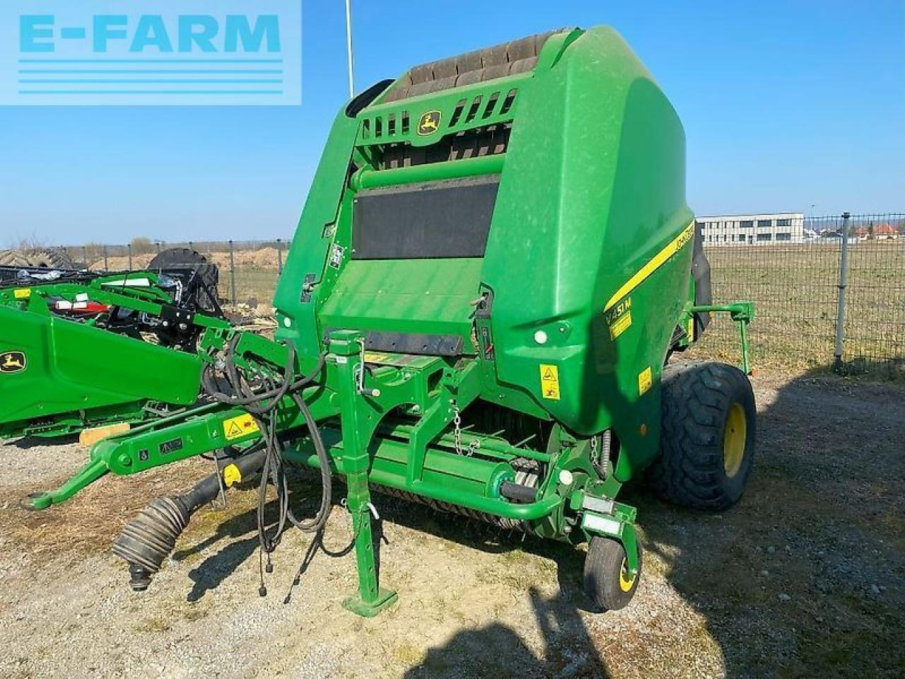 John Deere v451m - Square baler: picture 1 John Deere v451m - Square baler: picture 1