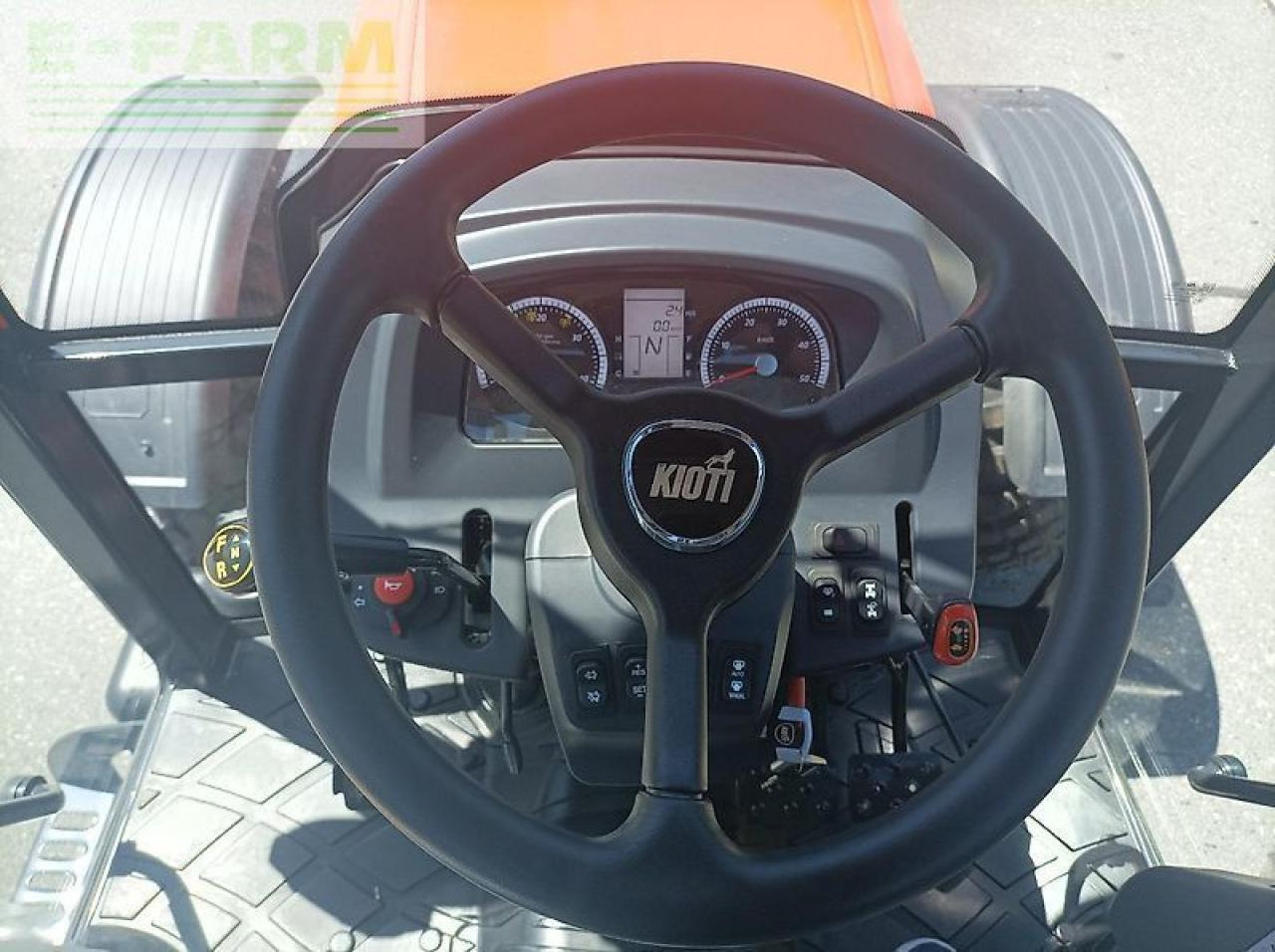 Farm tractor Kioti dk6020c: picture 6