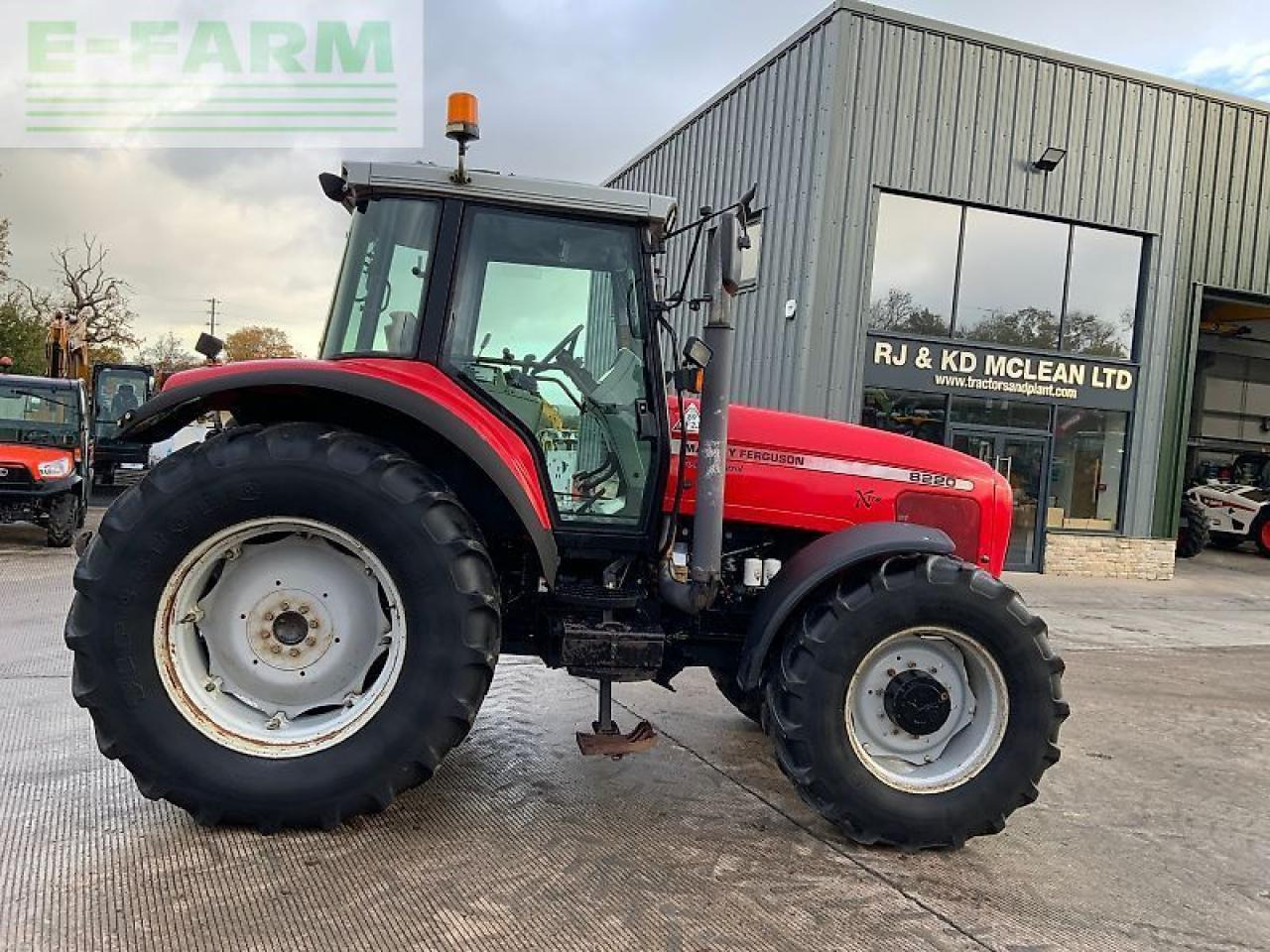 Massey Ferguson 8220 xtra power control tractor (st24304) Xtra - Farm tractor: picture 1 Massey Ferguson 8220 xtra power control tractor (st24304) Xtra - Farm tractor: picture 1