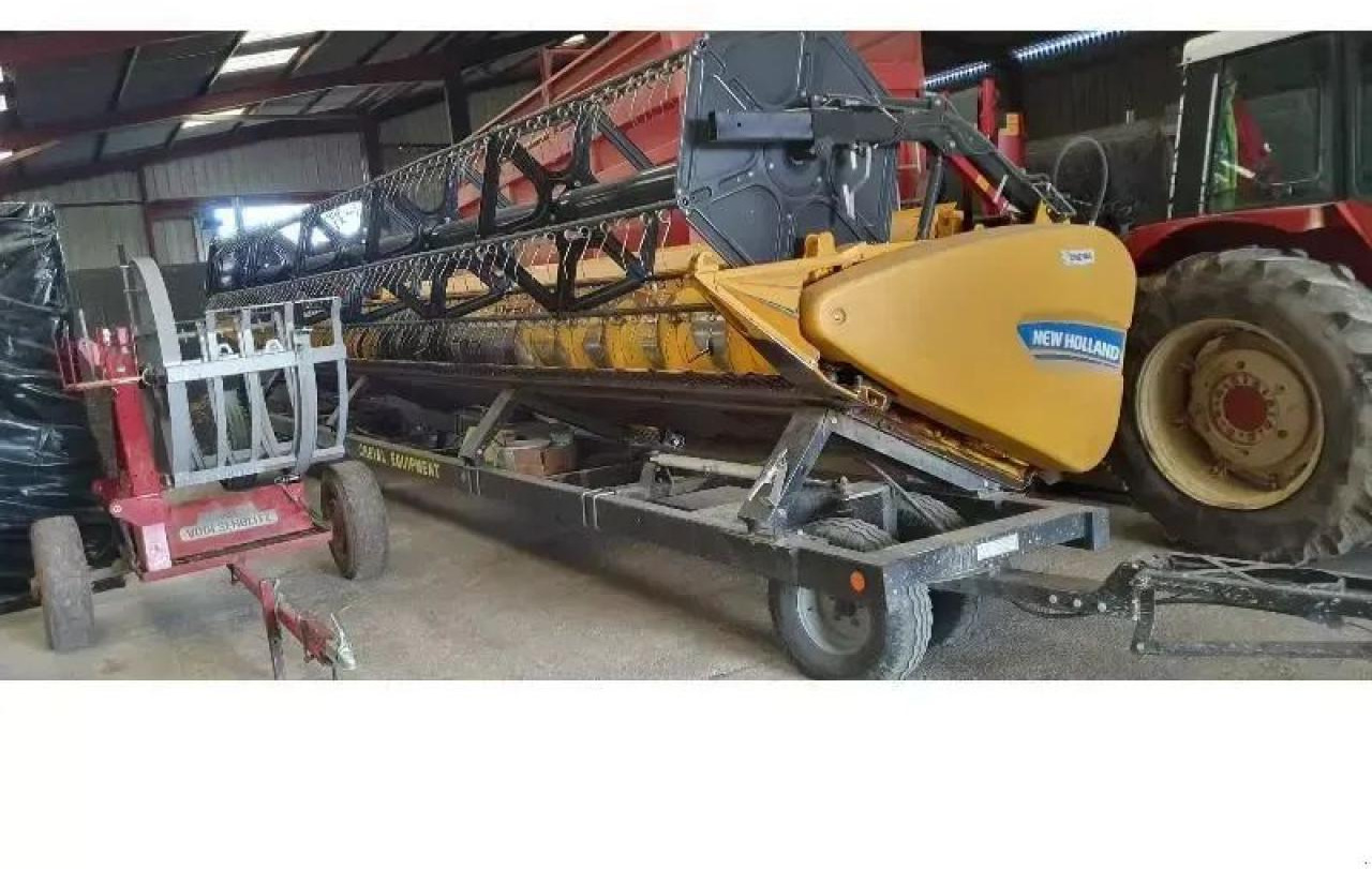 New Holland cr 8.90 - Combine harvester: picture 4 New Holland cr 8.90 - Combine harvester: picture 4