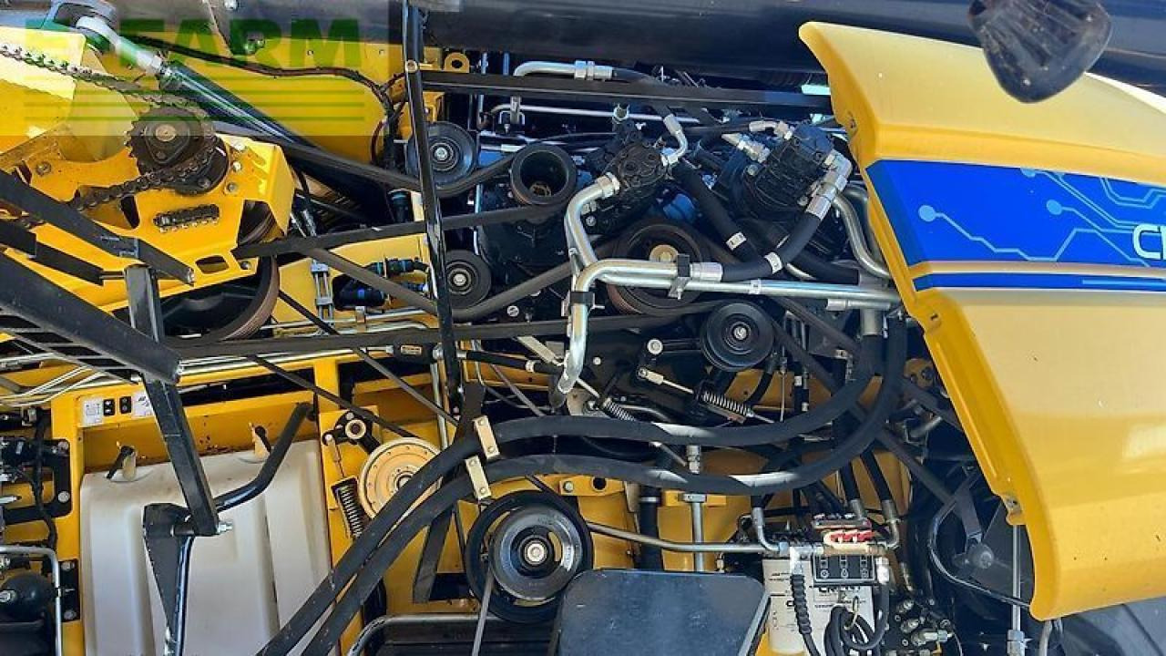 New Holland cr 8.90 raupe 14500 liter korntank track + sw + sww intellisense - Combine harvester: picture 3 New Holland cr 8.90 raupe 14500 liter korntank track + sw + sww intellisense - Combine harvester: picture 3