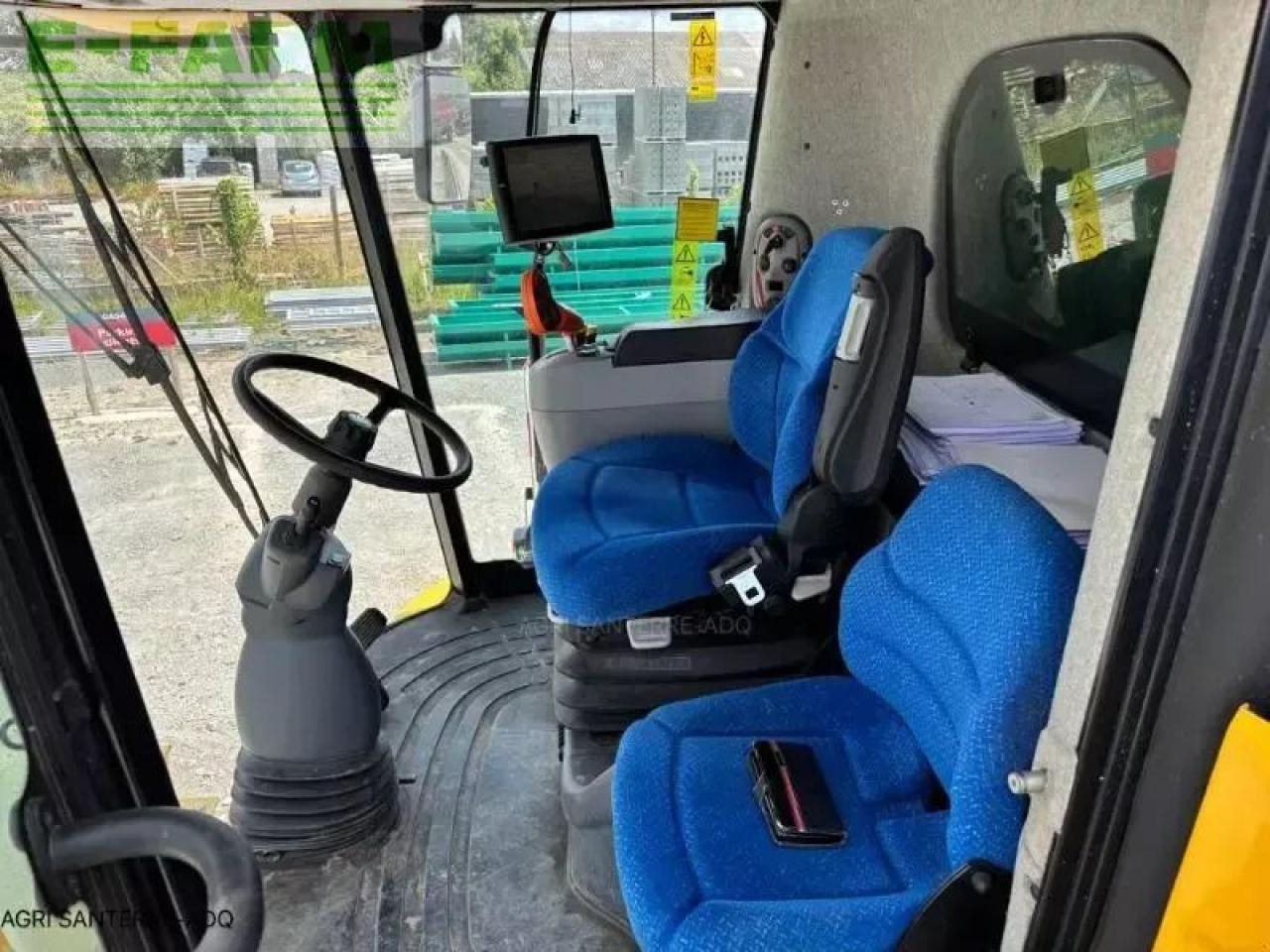 New Holland cr 8070 - Combine harvester: picture 4 New Holland cr 8070 - Combine harvester: picture 4