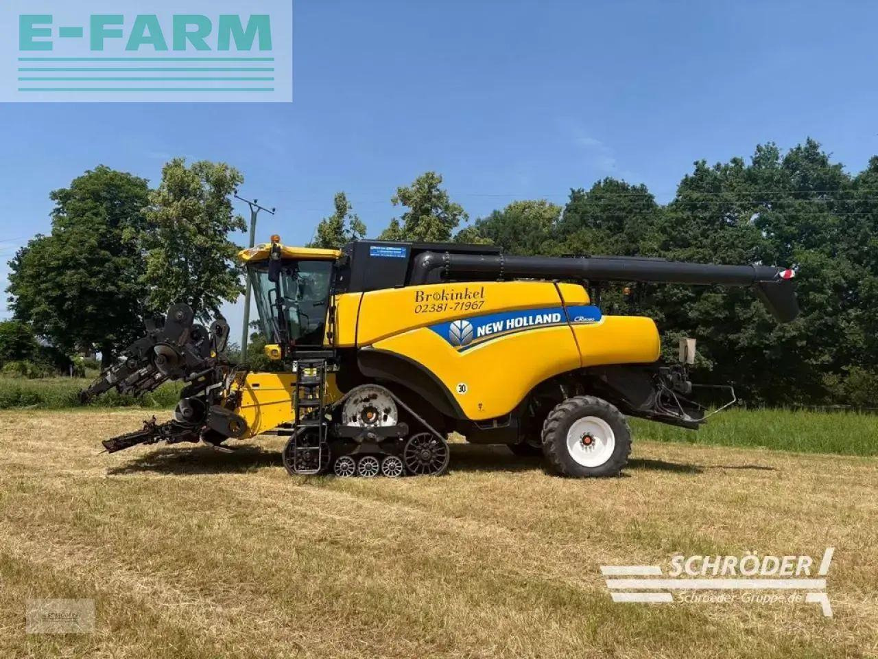 New Holland cr 8080 + schneidwerk 9,15m vario - Combine harvester: picture 4 New Holland cr 8080 + schneidwerk 9,15m vario - Combine harvester: picture 4