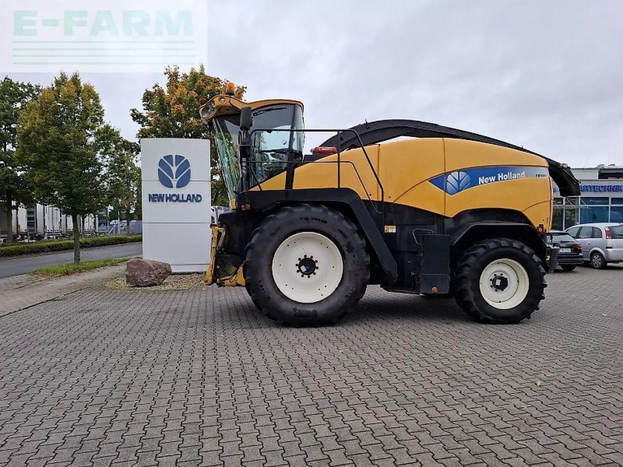 New Holland fr9060 / fr 9060 mit allrad - Forage harvester: picture 1 New Holland fr9060 / fr 9060 mit allrad - Forage harvester: picture 1