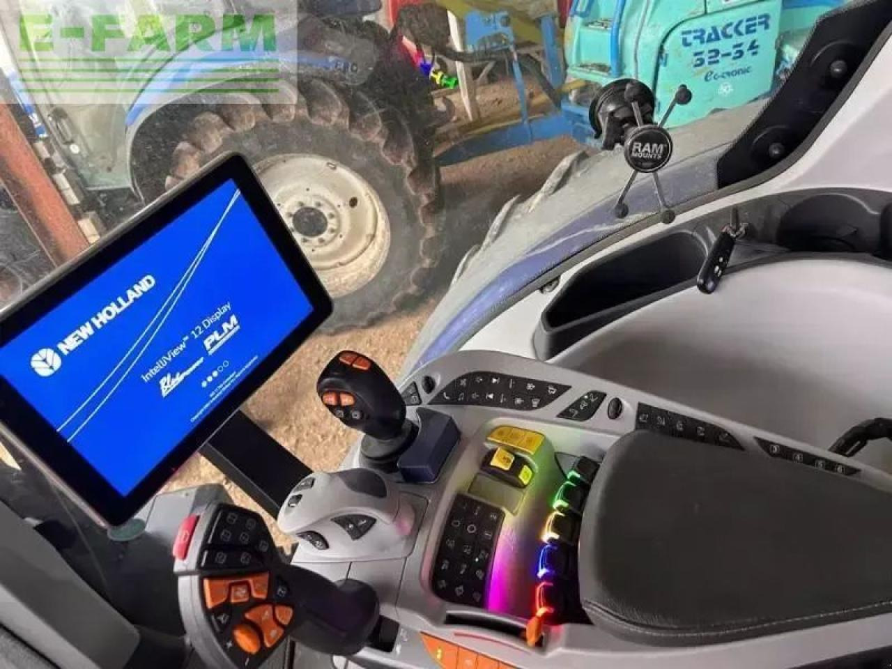 New Holland t7-245ac-plmi - Farm tractor: picture 2 New Holland t7-245ac-plmi - Farm tractor: picture 2