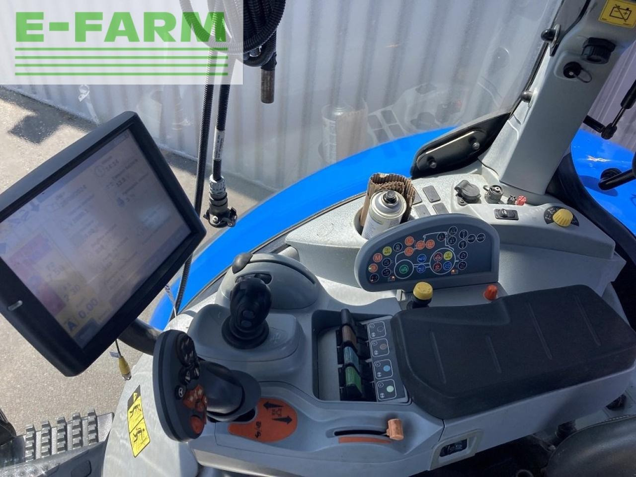 New Holland t7.270 auto command - Farm tractor: picture 2 New Holland t7.270 auto command - Farm tractor: picture 2