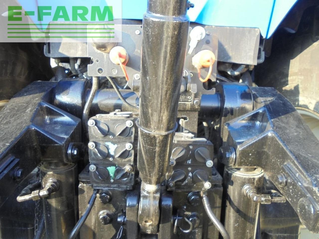 New Holland t8.330 - Farm tractor: picture 4 New Holland t8.330 - Farm tractor: picture 4