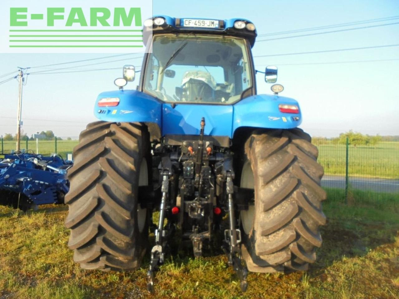 New Holland t8.330 - Farm tractor: picture 3 New Holland t8.330 - Farm tractor: picture 3