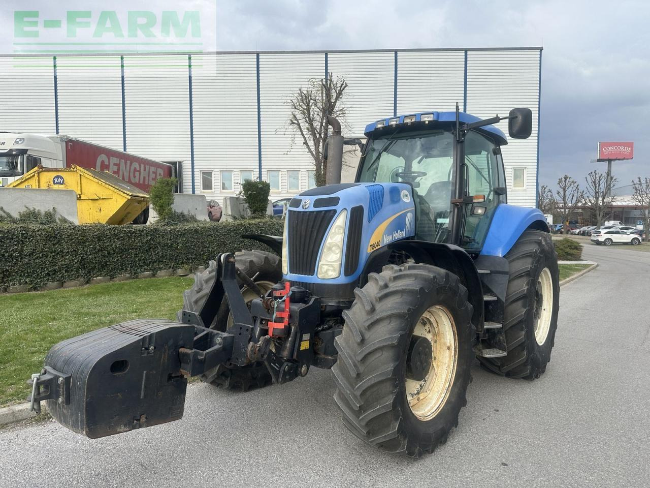 New Holland t8040 - Farm tractor: picture 1 New Holland t8040 - Farm tractor: picture 1