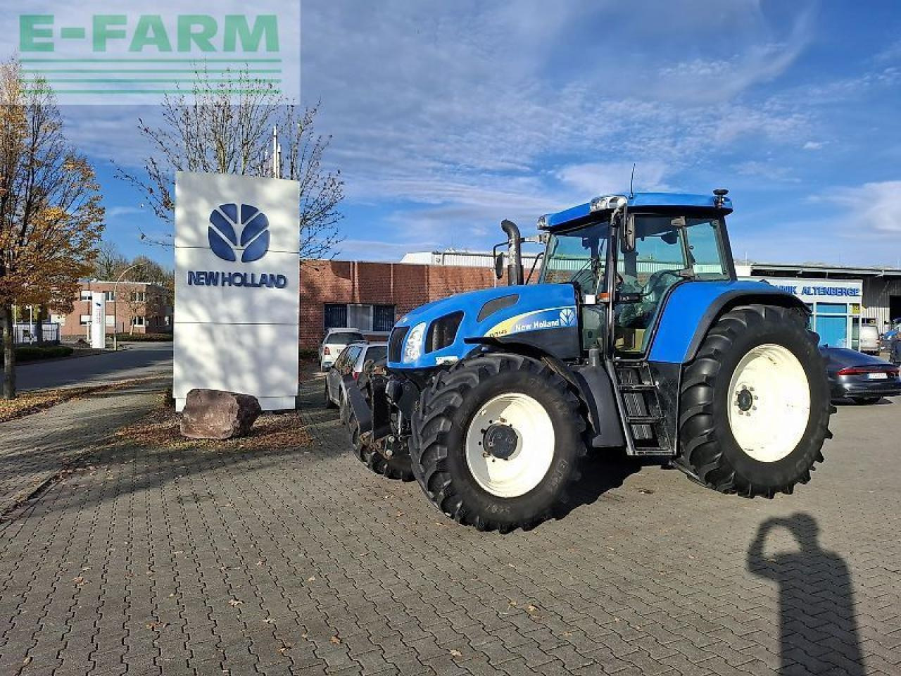 New Holland tvt 145 - Farm tractor: picture 2 New Holland tvt 145 - Farm tractor: picture 2