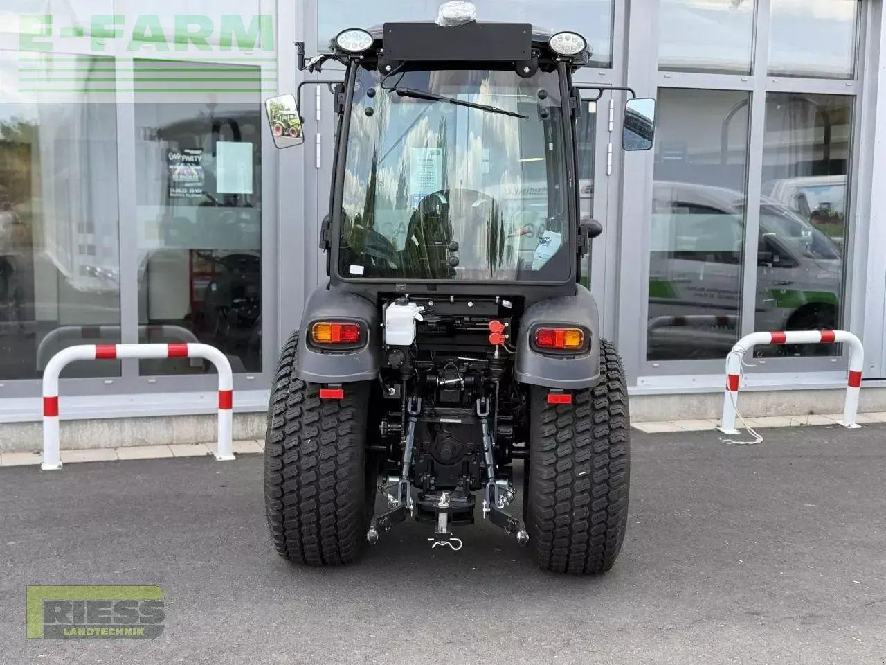 Solis 26 hst kabine panther (black) - Farm tractor: picture 3 Solis 26 hst kabine panther (black) - Farm tractor: picture 3