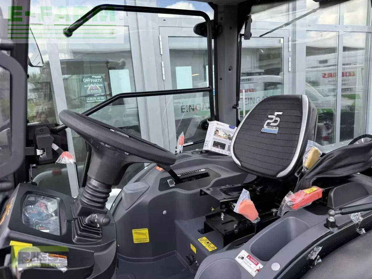 Solis 26 hst kabine panther (black) - Farm tractor: picture 4 Solis 26 hst kabine panther (black) - Farm tractor: picture 4