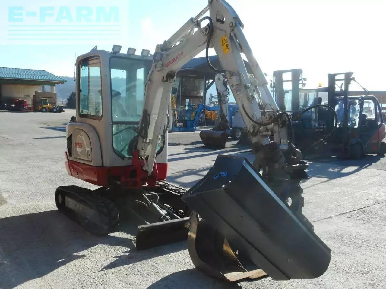 Takeuchi tb 225 ( 2.400kg ) mit hydr. verstellfahrwerk - Mini excavator: picture 5 Takeuchi tb 225 ( 2.400kg ) mit hydr. verstellfahrwerk - Mini excavator: picture 5