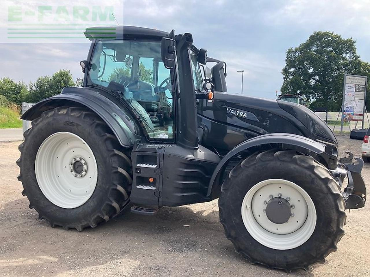 Valtra t254a mr19 - Farm tractor: picture 2 Valtra t254a mr19 - Farm tractor: picture 2