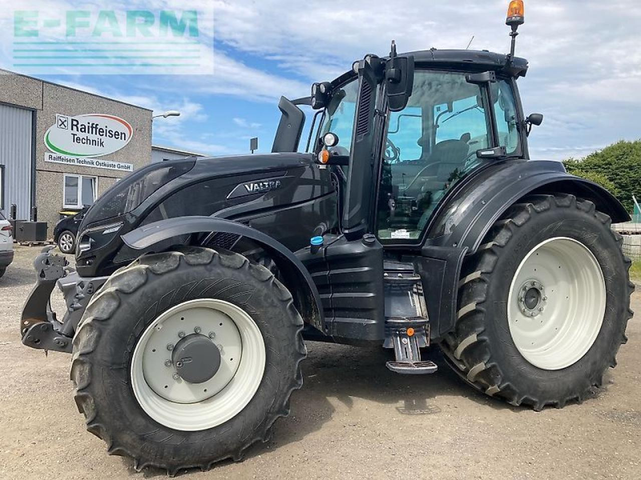 Valtra t254a mr19 - Farm tractor: picture 1 Valtra t254a mr19 - Farm tractor: picture 1