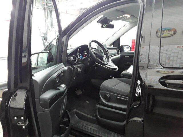MERCEDES-BENZ EQV 300 lang,7Sitze,2xKlima,2Schiebetür el.,LED - Minibus, Electric bus: picture 2 MERCEDES-BENZ EQV 300 lang,7Sitze,2xKlima,2Schiebetür el.,LED - Minibus, Electric bus: picture 2