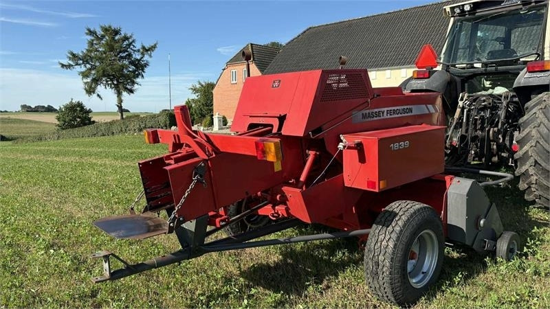 Massey Ferguson 1839 Småballe presser  - Bale wrapper: picture 3 Massey Ferguson 1839 Småballe presser  - Bale wrapper: picture 3