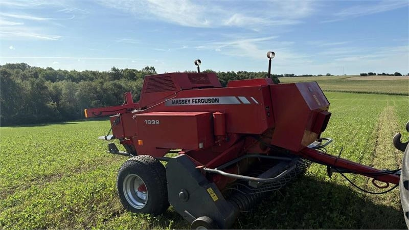 Massey Ferguson 1839 Småballe presser  - Bale wrapper: picture 2 Massey Ferguson 1839 Småballe presser  - Bale wrapper: picture 2