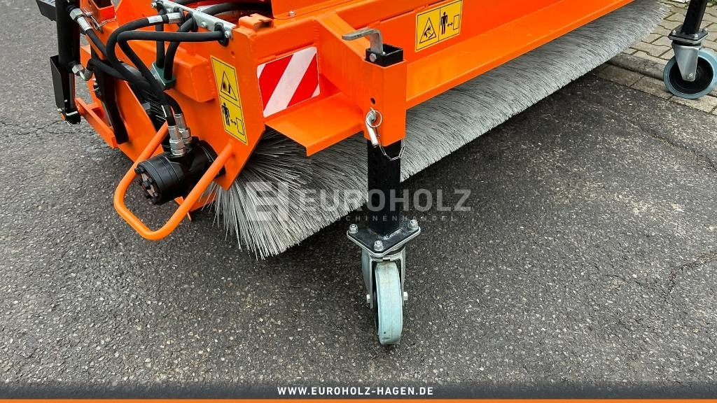 Kehrmaschine ZM2000 - Broom for Utility/ Special vehicle: picture 5 Kehrmaschine ZM2000 - Broom for Utility/ Special vehicle: picture 5