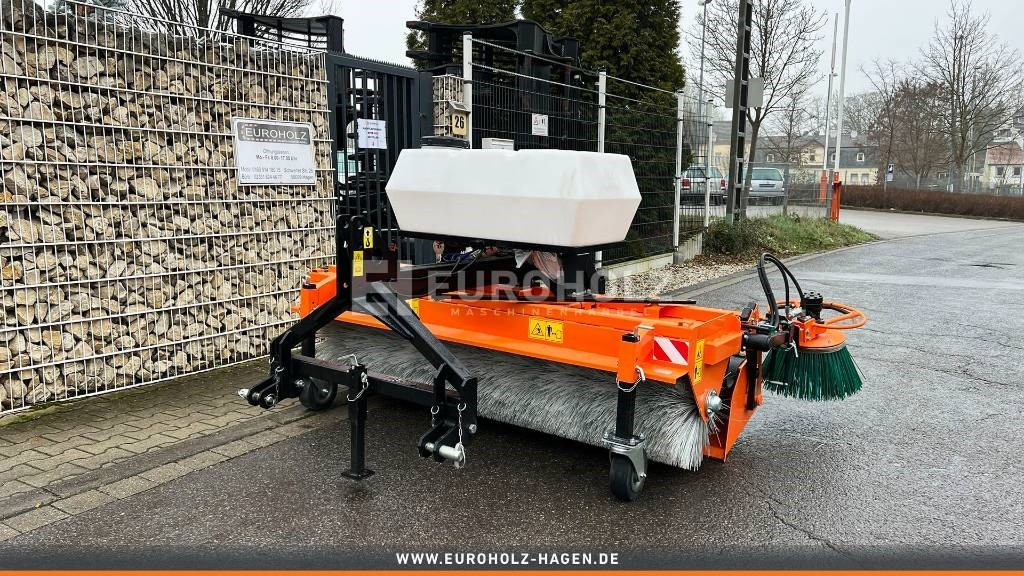 Kehrmaschine ZM2000 mit Seitenbesen - Broom for Utility/ Special vehicle: picture 1 Kehrmaschine ZM2000 mit Seitenbesen - Broom for Utility/ Special vehicle: picture 1