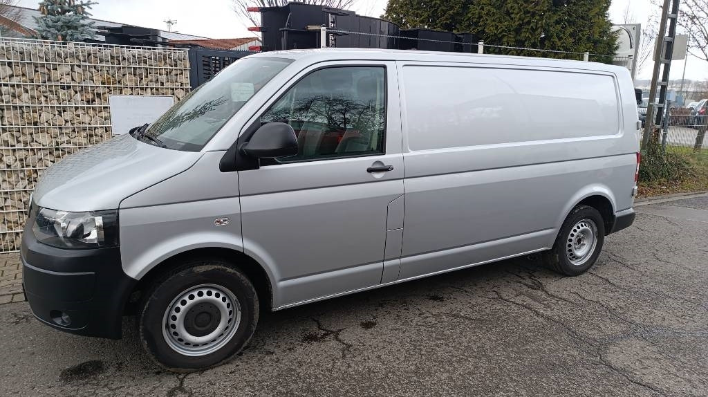 Volkswagen T5 2.0 TDI, Transporter, Kasten, Werkstattschränke - Closed box van: picture 3 Volkswagen T5 2.0 TDI, Transporter, Kasten, Werkstattschränke - Closed box van: picture 3