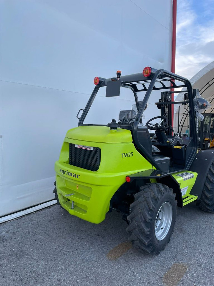 Agrimac TW25 - Rough terrain forklift: picture 4 Agrimac TW25 - Rough terrain forklift: picture 4