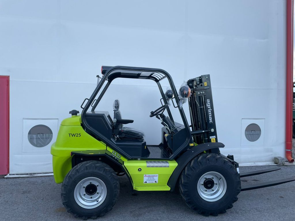 Agrimac TW25 - Rough terrain forklift: picture 1 Agrimac TW25 - Rough terrain forklift: picture 1