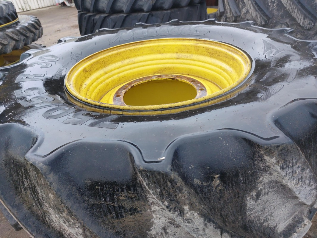 Continental 900/60R38  750/55R30  John Deere 8335R 8430 8530 - Wheels and tires: picture 4 Continental 900/60R38  750/55R30  John Deere 8335R 8430 8530 - Wheels and tires: picture 4