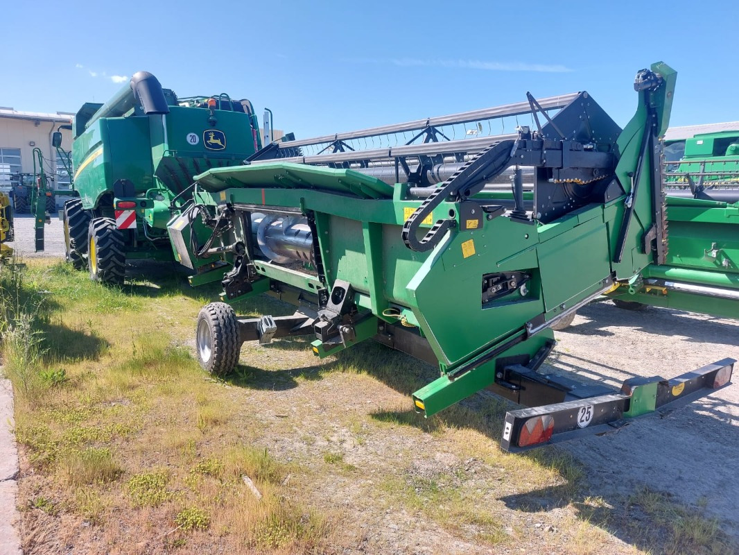 John Deere T550 - Combine harvester: picture 4 John Deere T550 - Combine harvester: picture 4