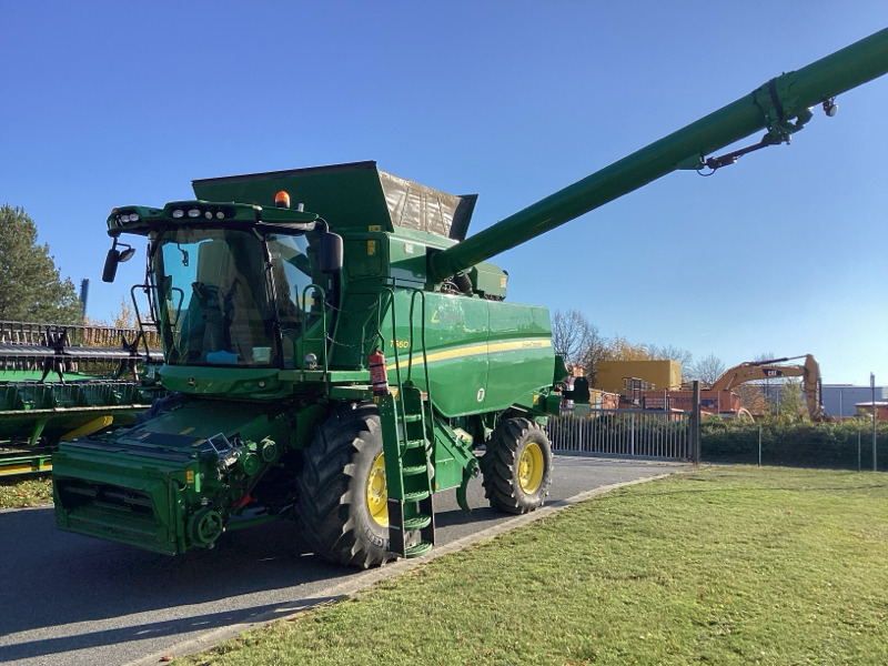 John Deere T660i mit 630X Schneidwerk - Combine harvester: picture 1 John Deere T660i mit 630X Schneidwerk - Combine harvester: picture 1