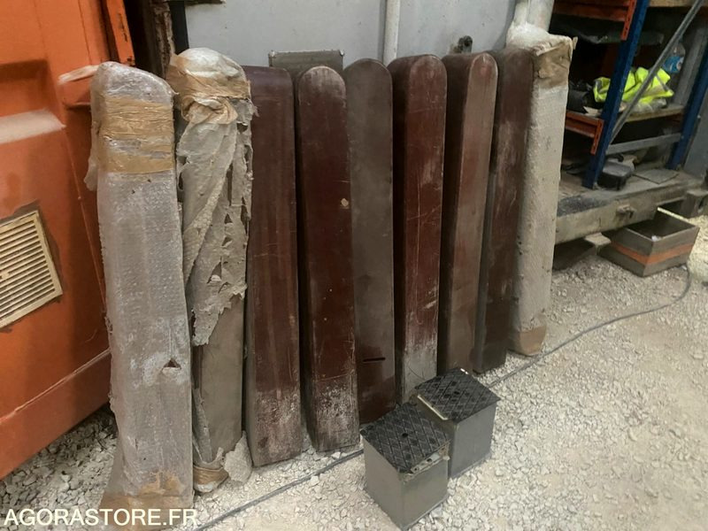 9 BORNES BOIS EXOTIQUES NEUVES - Garden equipment: picture 1 9 BORNES BOIS EXOTIQUES NEUVES - Garden equipment: picture 1