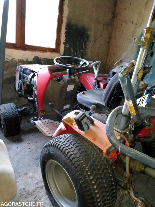 TRACTEUR MASSEY FERGUSON POUR PIECES - Agricultural machinery: picture 1 TRACTEUR MASSEY FERGUSON POUR PIECES - Agricultural machinery: picture 1