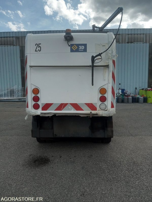 BALAYEUSE RAVO 5 SERIES 540 XL95FCH4CD1020902 - Road sweeper: picture 4 BALAYEUSE RAVO 5 SERIES 540 XL95FCH4CD1020902 - Road sweeper: picture 4