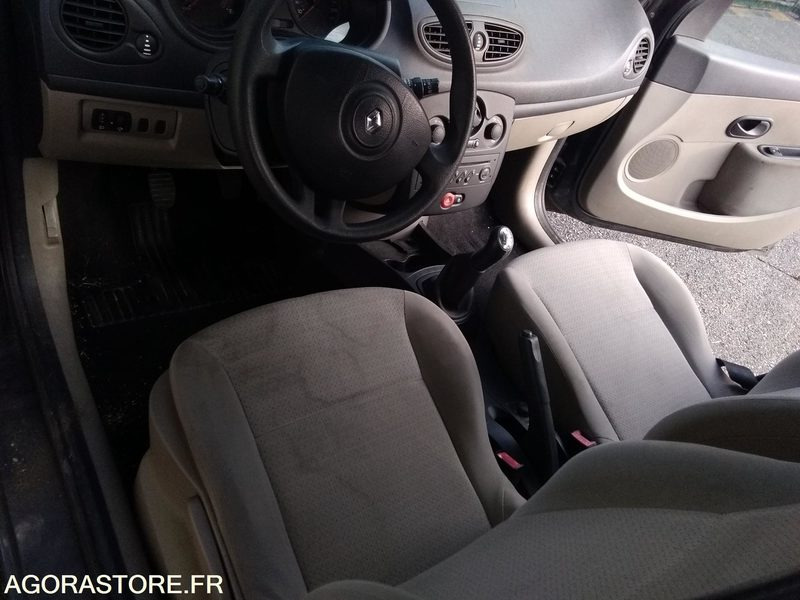 Clio 1.5 dci 1er main du 10.07.2007 131100kms type MRE5222EF558 - Car: picture 4 Clio 1.5 dci 1er main du 10.07.2007 131100kms type MRE5222EF558 - Car: picture 4