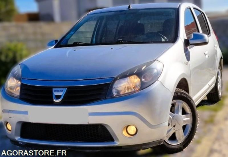 Dacia Sandero MPI GPL/ ESSENCE 176000km - Car: picture 1 Dacia Sandero MPI GPL/ ESSENCE 176000km - Car: picture 1