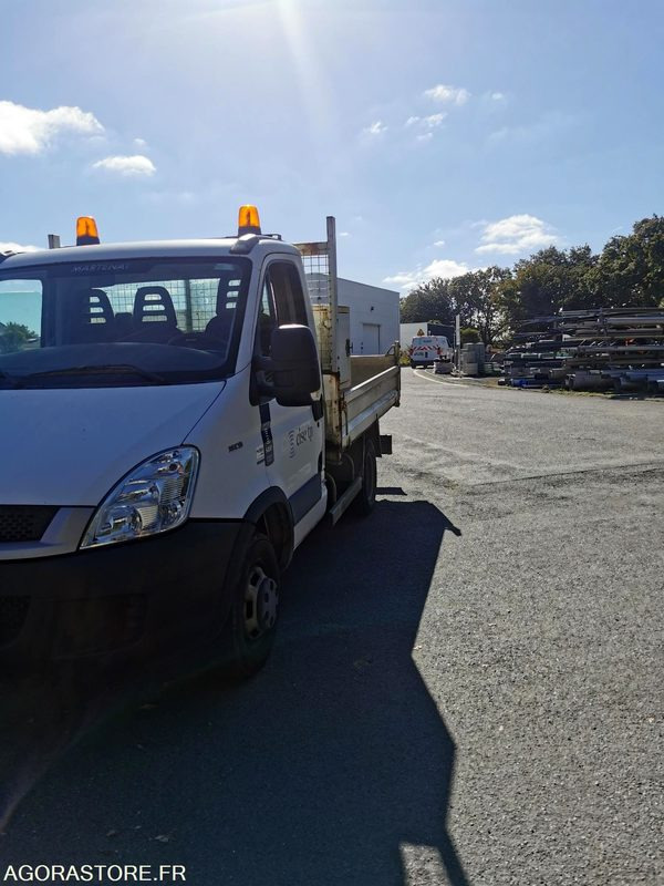 FOURGON BENNE - IVECO - DAILY 35C13 - 2011 / 264350 KM - BJ028EC - Tipper van: picture 3 FOURGON BENNE - IVECO - DAILY 35C13 - 2011 / 264350 KM - BJ028EC - Tipper van: picture 3