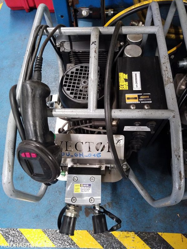 GROUPE HYDRAULIQUE POUR SERRAGE - Tool/ Equipment: picture 1 GROUPE HYDRAULIQUE POUR SERRAGE - Tool/ Equipment: picture 1