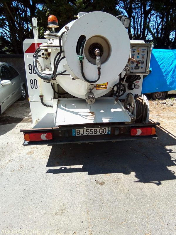 Hydrocureur Nissan cabstar année 2000 405300 kms - Vacuum truck: picture 1 Hydrocureur Nissan cabstar année 2000 405300 kms - Vacuum truck: picture 1