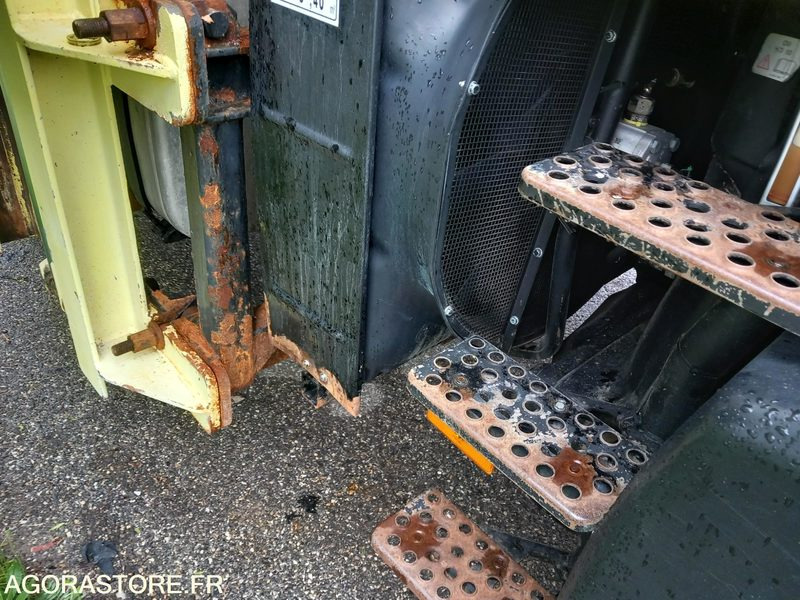 MERCEDES UNIMOG 4X4 4RD AVEC SALEUSE ET AILERONS KU0105 SL0307 AB0107 AB0107 - Snow removal vehicle: picture 4 MERCEDES UNIMOG 4X4 4RD AVEC SALEUSE ET AILERONS KU0105 SL0307 AB0107 AB0107 - Snow removal vehicle: picture 4