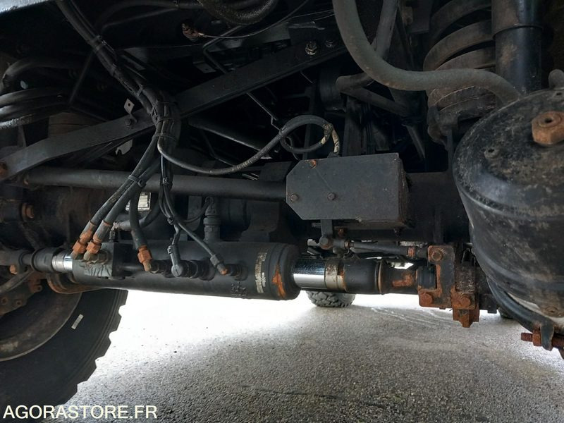 MERCEDES UNIMOG 4X4 4RD AVEC SALEUSE ET AILERONS KU0105 SL0307 AB0107 AB0107 - Snow removal vehicle: picture 5 MERCEDES UNIMOG 4X4 4RD AVEC SALEUSE ET AILERONS KU0105 SL0307 AB0107 AB0107 - Snow removal vehicle: picture 5