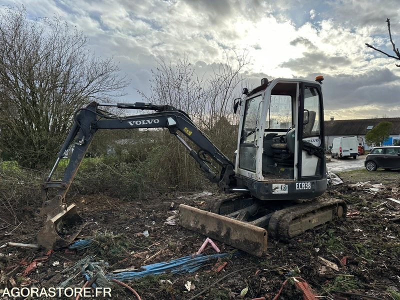MINI-PELLE - VOLVO ECR 38 - 2007 - 6805 HEURES (3 GODETS FOURNIS) - Mini excavator: picture 2 MINI-PELLE - VOLVO ECR 38 - 2007 - 6805 HEURES (3 GODETS FOURNIS) - Mini excavator: picture 2