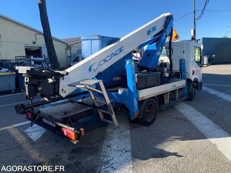 Nacelle élévatrice - 2013 - SOCAGE - Nissan - Cabstar - 91 757 kms - CZ 601 NP - Panel van: picture 4 Nacelle élévatrice - 2013 - SOCAGE - Nissan - Cabstar - 91 757 kms - CZ 601 NP - Panel van: picture 4