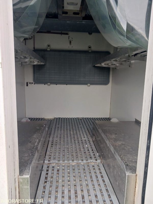 OPEL VIVARO FRIGORIFIQUE - 2017 - 159600KM - Refrigerated delivery van: picture 4 OPEL VIVARO FRIGORIFIQUE - 2017 - 159600KM - Refrigerated delivery van: picture 4