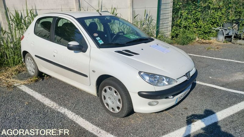 PEUGEOT 206 - 2005 - 127168kms - Car: picture 2 PEUGEOT 206 - 2005 - 127168kms - Car: picture 2