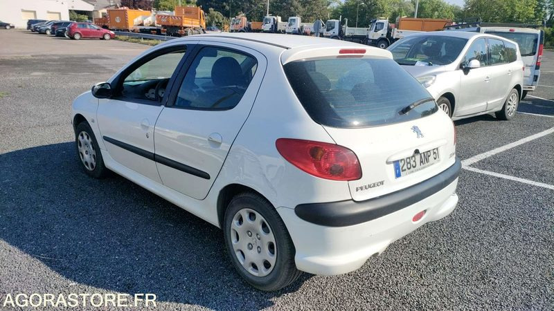PEUGEOT 206 - 2005 - 142538kms - Car: picture 3 PEUGEOT 206 - 2005 - 142538kms - Car: picture 3