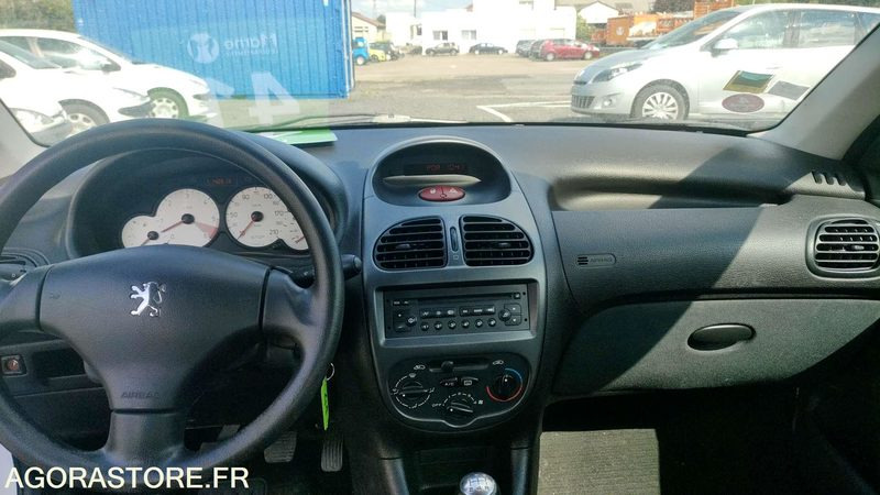 PEUGEOT 206 - 2005 - 142613kms - Car: picture 5 PEUGEOT 206 - 2005 - 142613kms - Car: picture 5