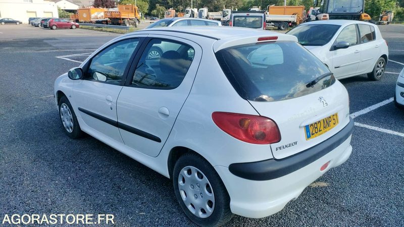 PEUGEOT 206 - 2005 -175624kms - Car: picture 3 PEUGEOT 206 - 2005 -175624kms - Car: picture 3